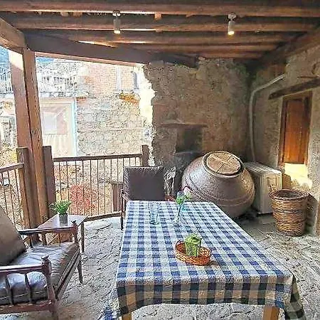 Hotel Pitharia Askas