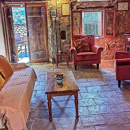 Pitharia Hotel Askas